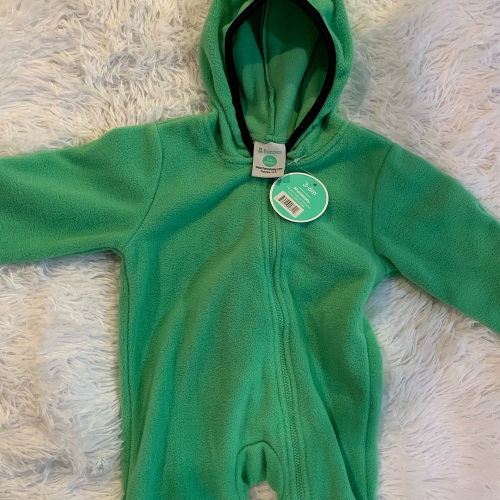 Boys size 6-12 Dinosaur Green fleece zip up